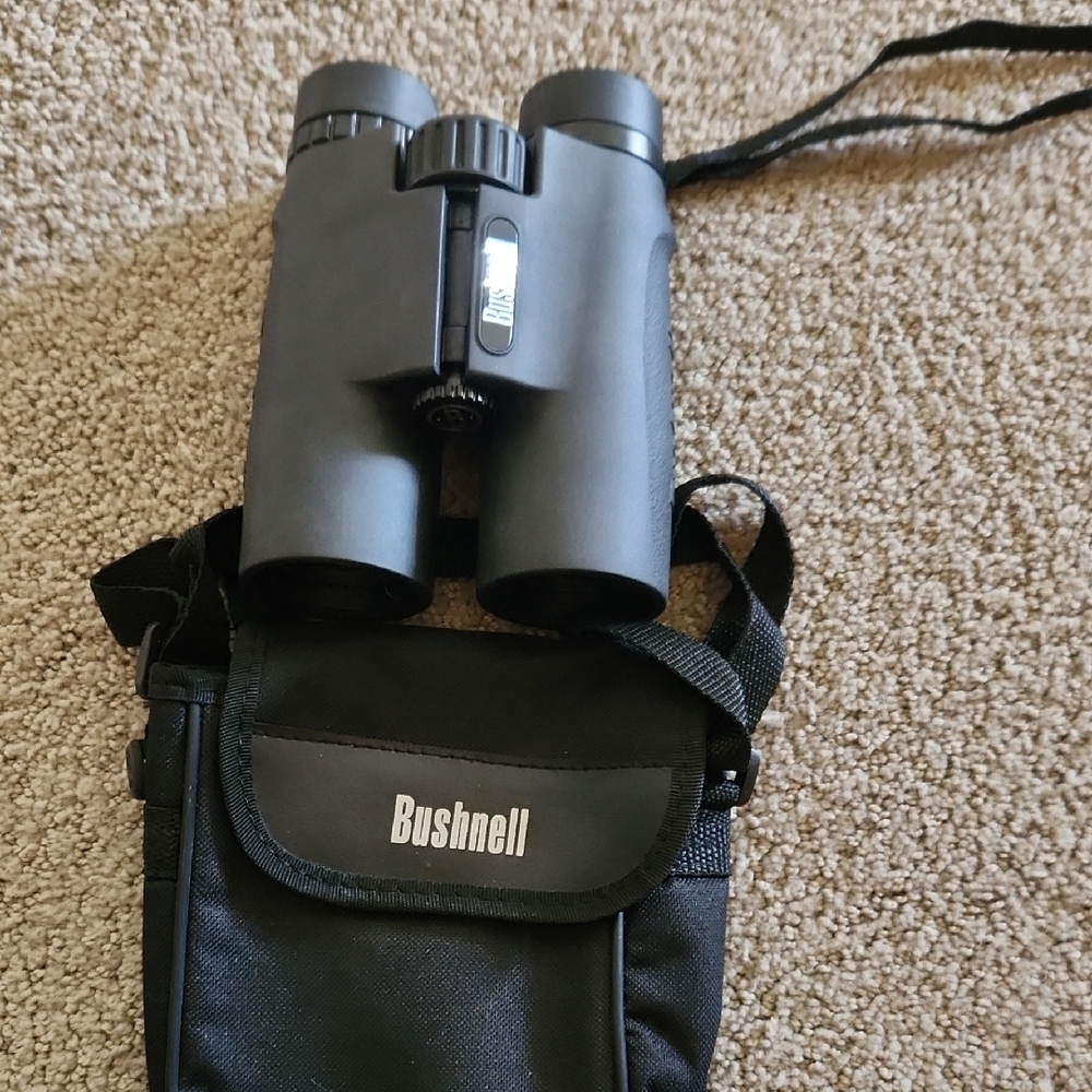 Bushnell Black 10x42 Sportsman Binoculars with Case, Like New